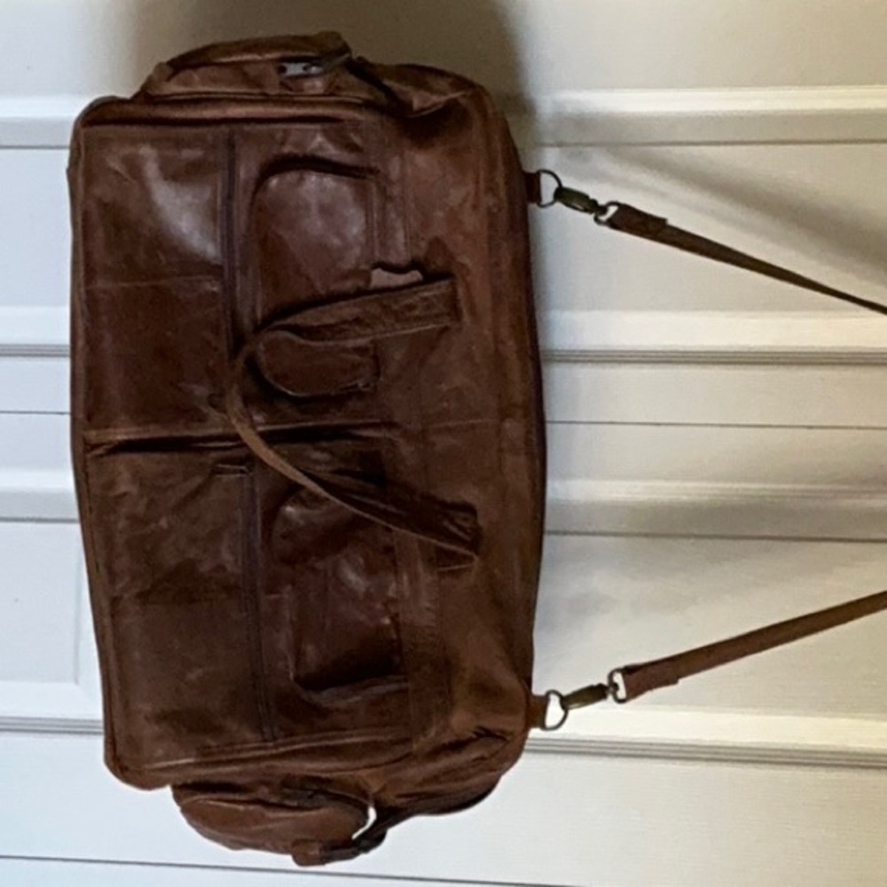 Classic Brown Leather Weekender Duffel Bag - Adjustable Strap - Picture 3 of 8